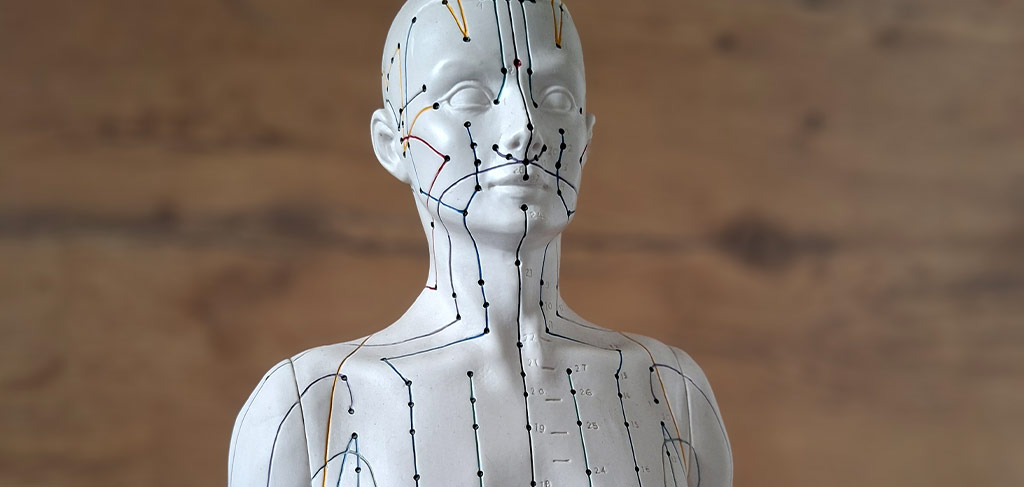 weiße Figur mit Linien und Punkten